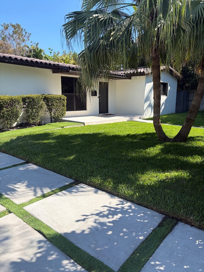 1015 NE 89th St in Miami, FL - Building Photo - Building Photo