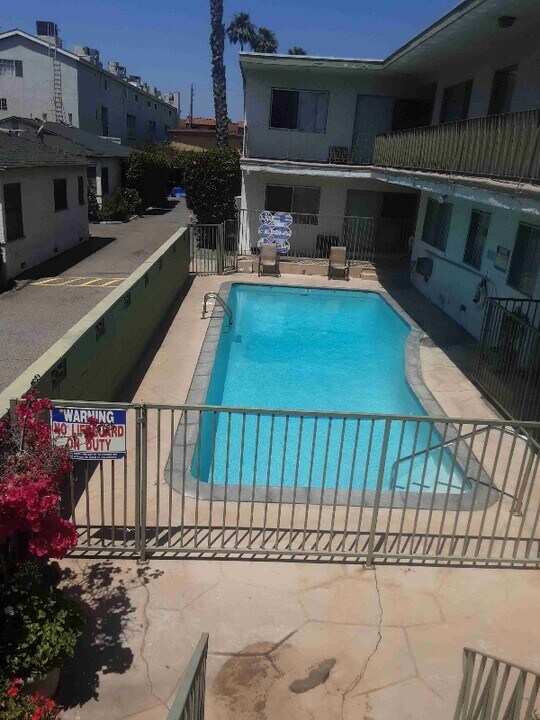 1713 Scott Rd, Unit #15 in Burbank, CA - Foto de edificio