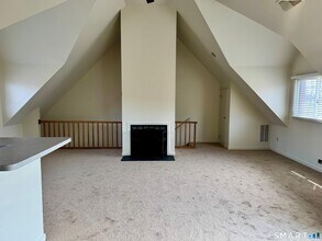 112 Montoya Dr in Branford, CT - Building Photo - Building Photo