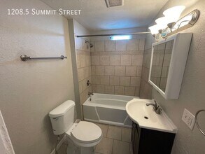 1208.5 Summit St in Columbus, OH - Building Photo - Building Photo