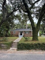 2120 Glynnwood Dr in Savannah, GA - Building Photo