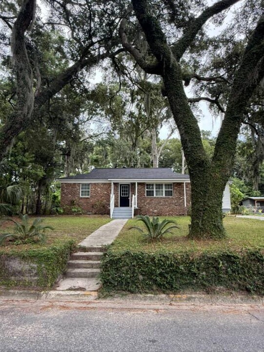 2120 Glynnwood Dr in Savannah, GA - Building Photo