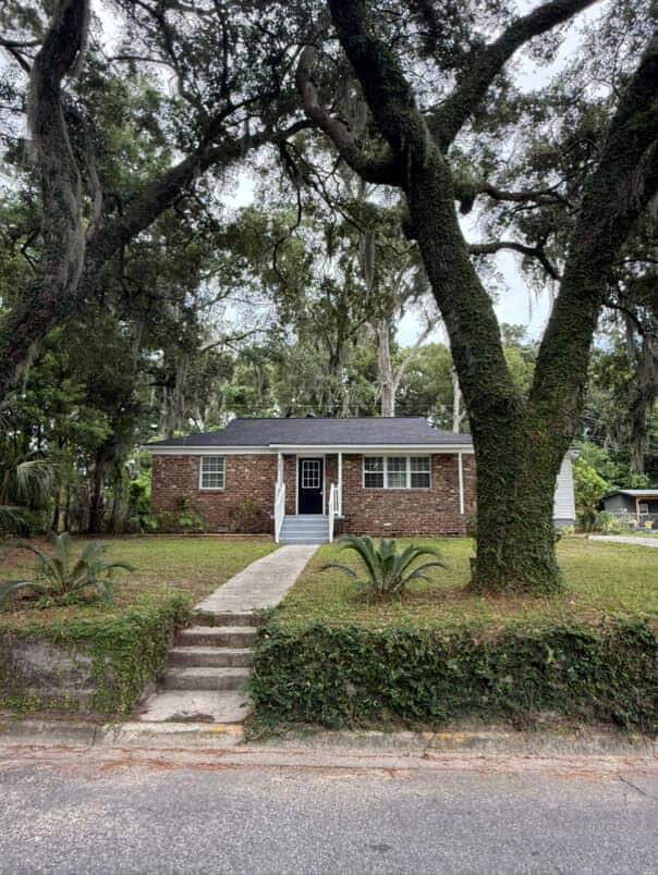 property at 2120 Glynnwood Dr