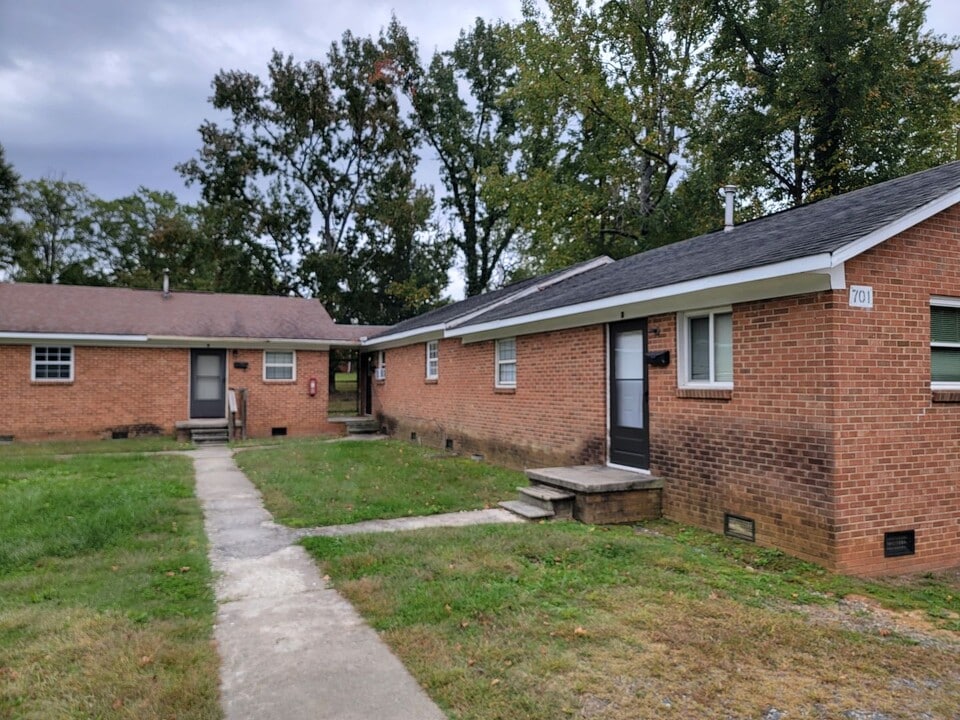 701 Pine St in Greensboro, NC - Building Photo