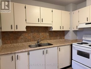 35 Bredin Pkwy in Orangeville, ON - Building Photo - Building Photo