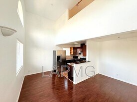 432 N Kingsley Dr in Los Angeles, CA - Building Photo