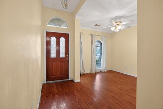 12530 Meadowglen Dr in Stafford, TX - Building Photo - Building Photo