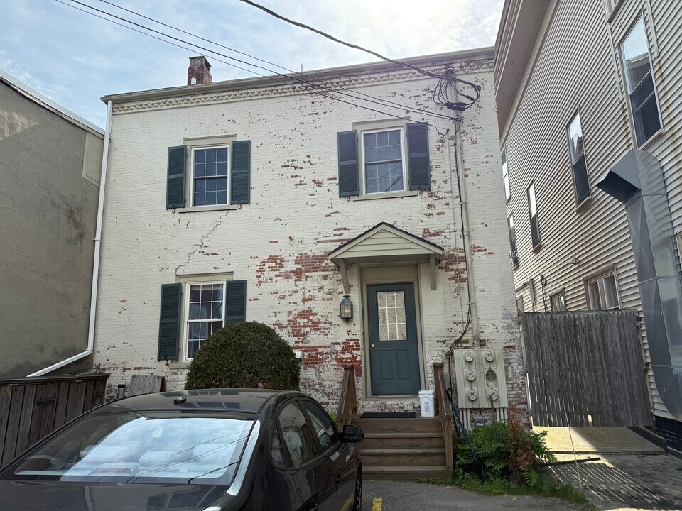 111 Water St, Unit 1 in Hallowell, ME - Building Photo