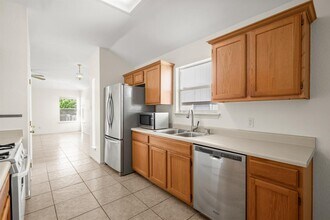 525 Shep St in Austin, TX - Foto de edificio - Building Photo