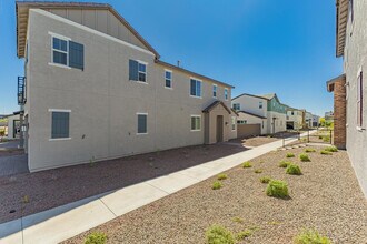 2436 W Maximo Wy in Phoenix, AZ - Building Photo - Building Photo