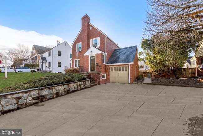property at 4816 Leland St