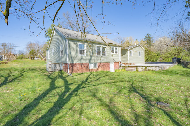 2946 Rennoc Rd, Unit Apt 2 in Knoxville, TN - Building Photo - Building Photo