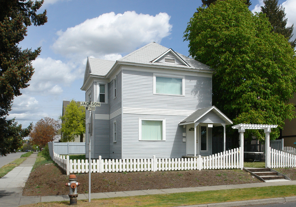 734 W Jackson Ave in Spokane, WA - Foto de edificio