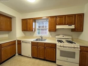 10 Inwood Rd in Port Washington, NY - Building Photo - Building Photo