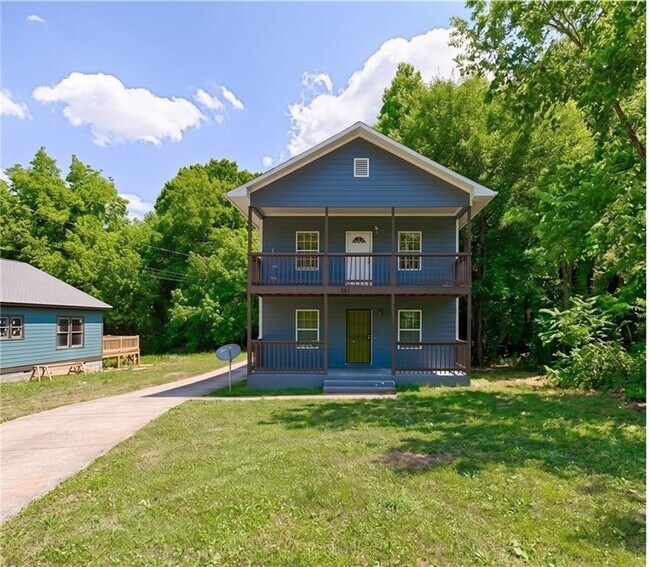 property at 987 Dimmock St SW