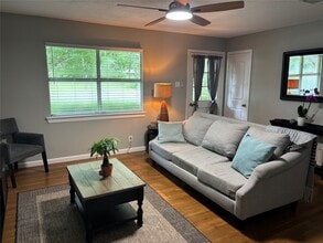 331 Oak Dr in Lake Jackson, TX - Building Photo - Building Photo