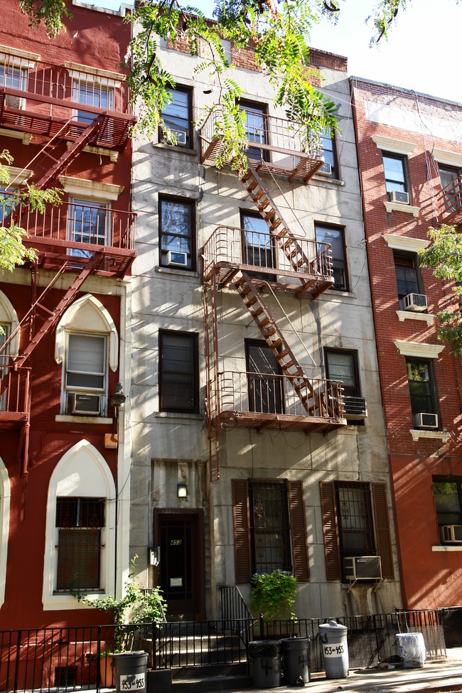 453 W 56th St in New York, NY - Foto de edificio - Building Photo