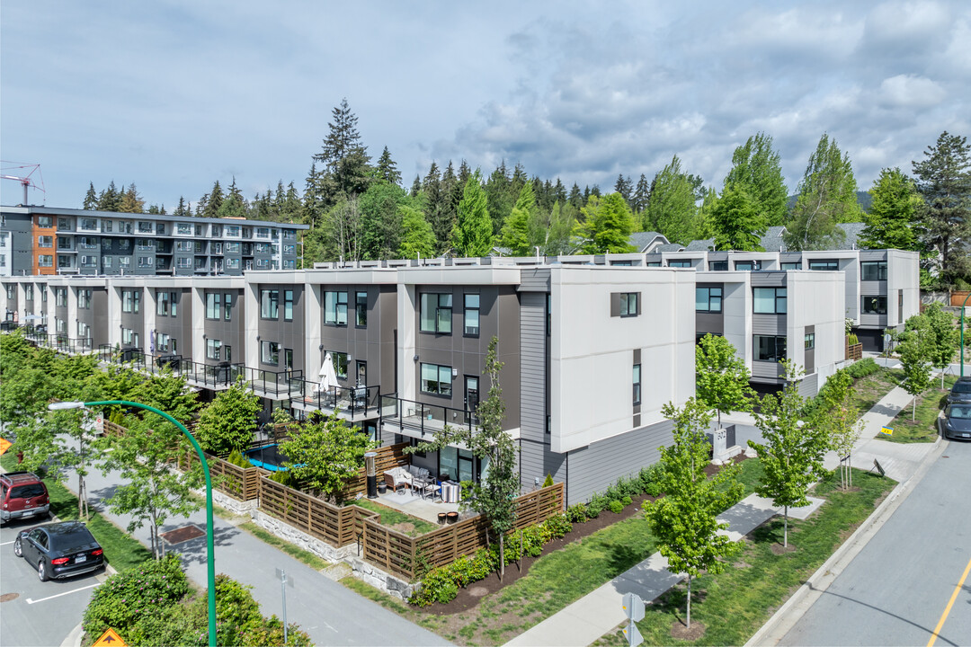 602 Lile Dr in North Vancouver, BC - Building Photo