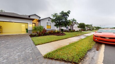 15888 Honeysuckle St in Port Charlotte, FL - Building Photo - Building Photo