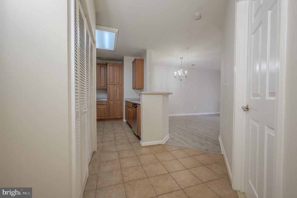 21216 McFadden Square in Sterling, VA - Building Photo