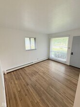 2 E Main St in Plainfield, IN - Foto de edificio - Building Photo