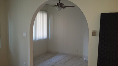 12737 Pacific Ave, Unit 02 in Los Angeles, CA - Foto de edificio - Building Photo