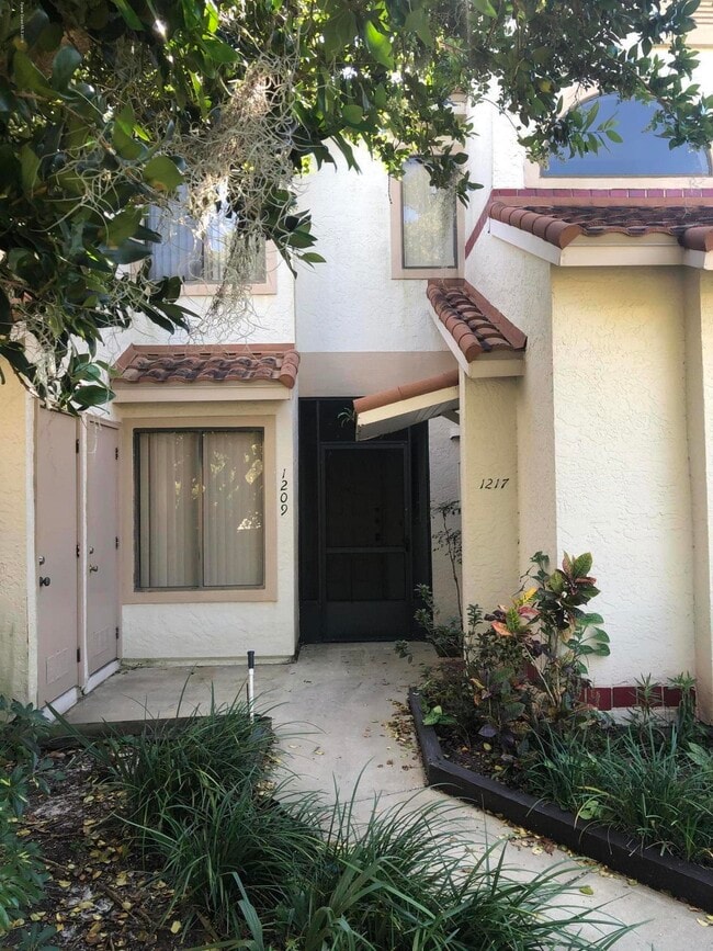 property at 1209 Country Club Dr