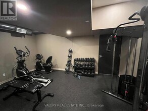 690 King St W in Kitchener, ON - Building Photo - Building Photo