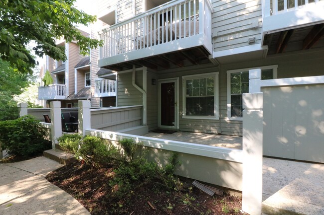 5700 Chapman Mill Dr in North Bethesda, MD - Building Photo - Building Photo