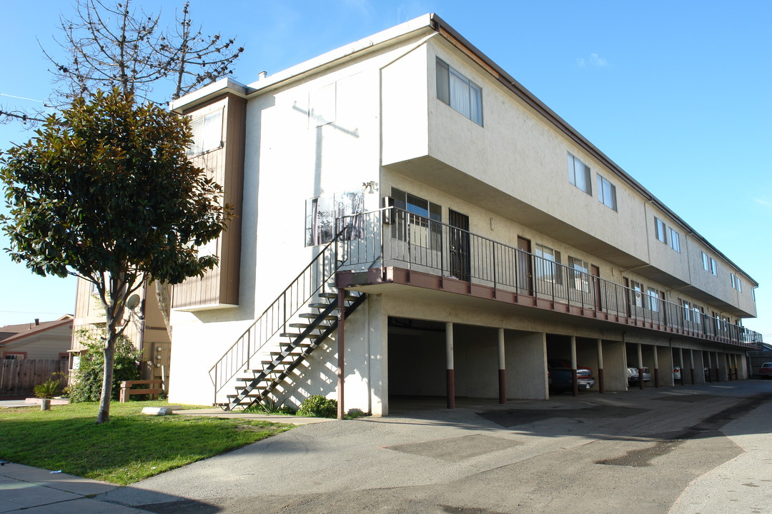 Magnolia Apartments in Salinas, CA - Building Photo