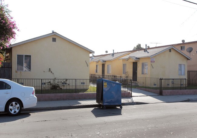 7730-7738 Wilcox Ave in Bell, CA - Foto de edificio - Building Photo