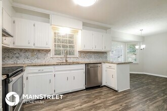 5498 Aucilla Creek Ln in Stone Mountain, GA - Foto de edificio - Building Photo