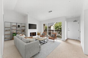 2829 Timmons Ln in Houston, TX - Building Photo