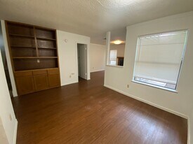 8704 Schick Rd in Austin, TX - Building Photo