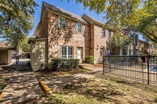 14715 Barryknoll Ln in Houston, TX - Building Photo