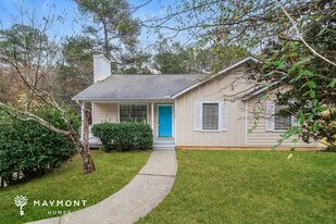 2624 Laurel View Dr in Snellville, GA - Building Photo