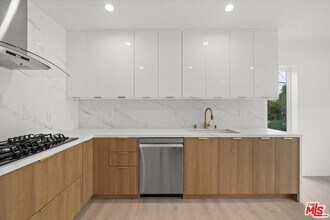4922 S Centinela Ave in Los Angeles, CA - Building Photo - Building Photo