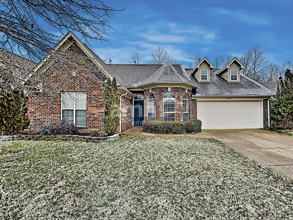 10368 Cottage Oaks Dr in Cordova, TN - Building Photo