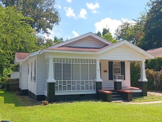 property at 109 E Dalzell St