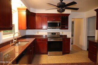 8 Sweet Brier Dr in Ballston Lake, NY - Building Photo - Building Photo