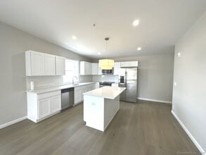 176 Boston Post Rd in Westbrook, CT - Building Photo - Building Photo