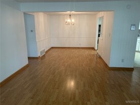 80 Carriage Dr in Orchard Park, NY - Building Photo