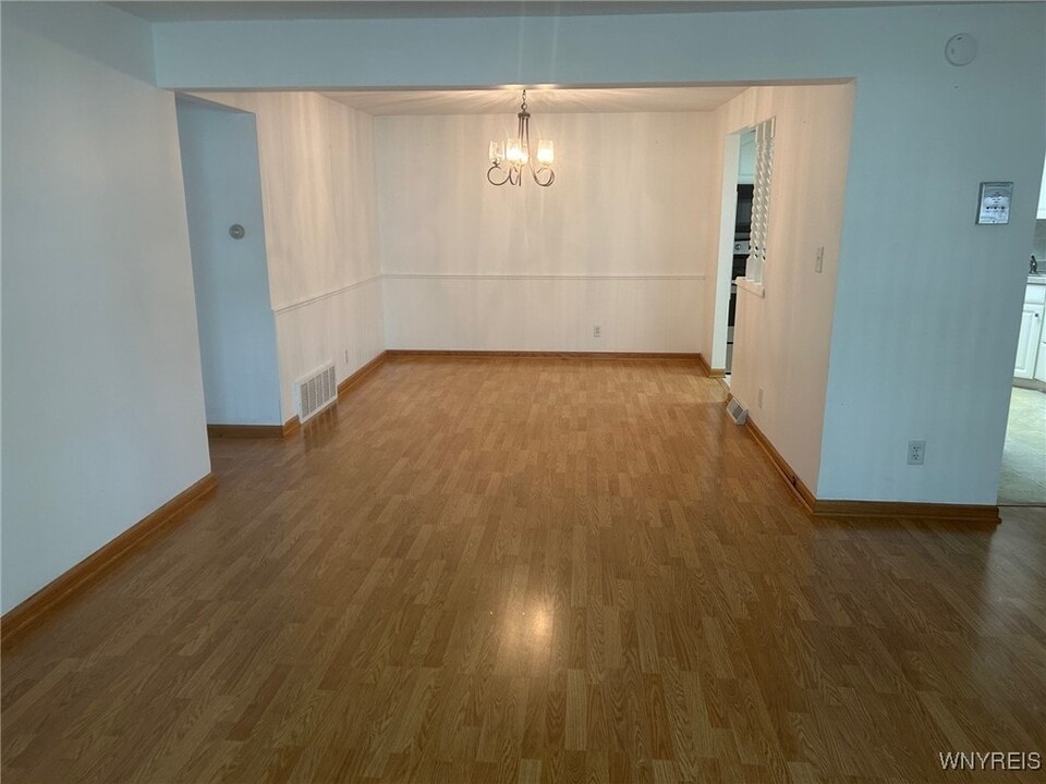 80 Carriage Dr in Orchard Park, NY - Building Photo