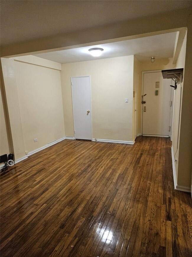 10-40 Neilson St in Queens, NY - Building Photo - Building Photo