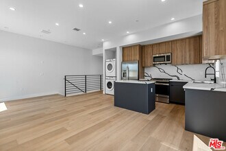 4714 W 17th St in Los Angeles, CA - Building Photo - Building Photo