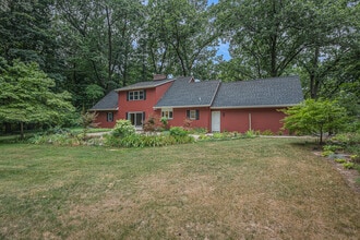 3310 Lake Dr in Allegan, MI - Building Photo - Building Photo