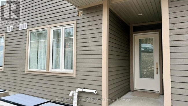 11 Tree Tops Ln in Huntsville, ON - Building Photo - Building Photo