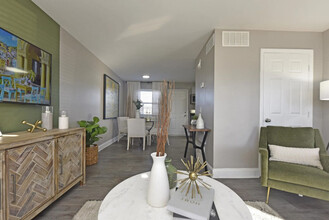 The Kensington in Huntsville, AL - Foto de edificio - Building Photo