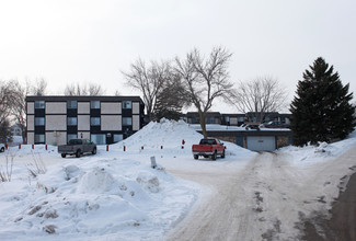 Dockside Apartments on Lake Minnetonka in Spring Park, MN - Building Photo - Building Photo