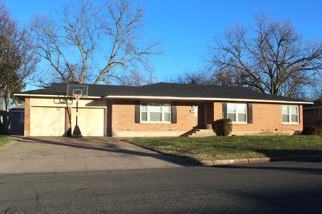 2119 Curtis Dr, Unit Main House in Waco, TX - Building Photo